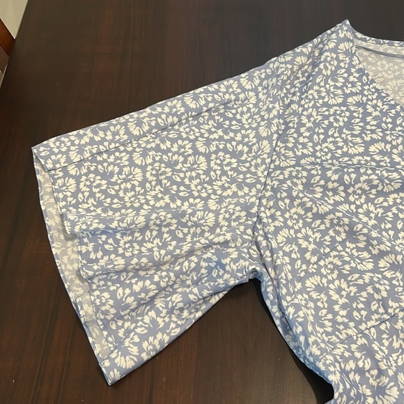 Joe Fresh Plus Blue Floral Ditsy V-neck Flutter Sleeve Top Size 3X - Picture 14 of 15